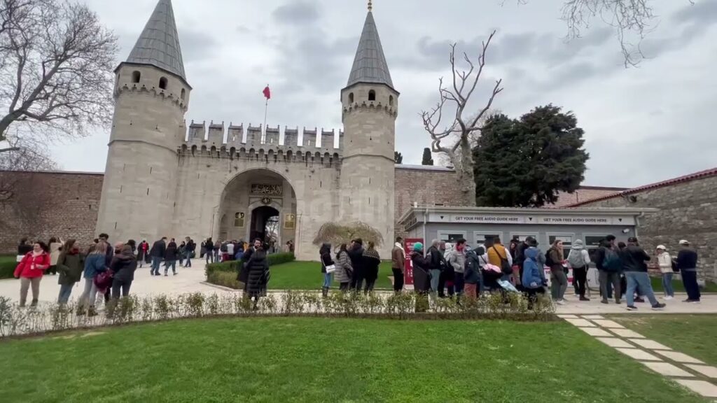 Topkapı Sarayı Girişi